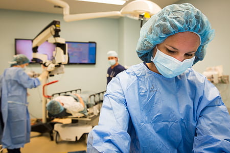 eye-surgery-female-medical-thumb eye-surgery-female-medical-thumb